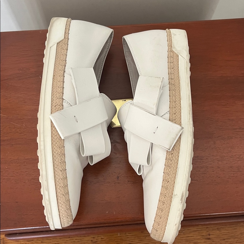 Tod's Women's Off-White Loafers with Bow Detail size 40 - Picture 3 of 5